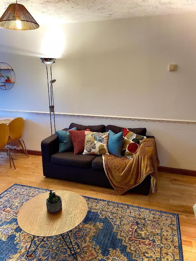 Charming Home In Уелингбъро Екстериор снимка